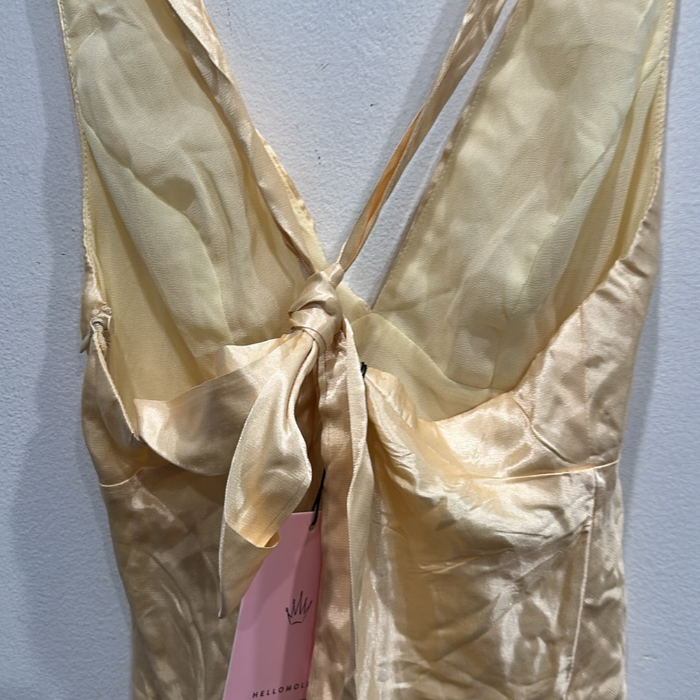 NWT HELLO MOLLY NIGHT IN CABANA SATIN mini DRESS YELLOW cross back tie sz 2 - Picture 7 of 10